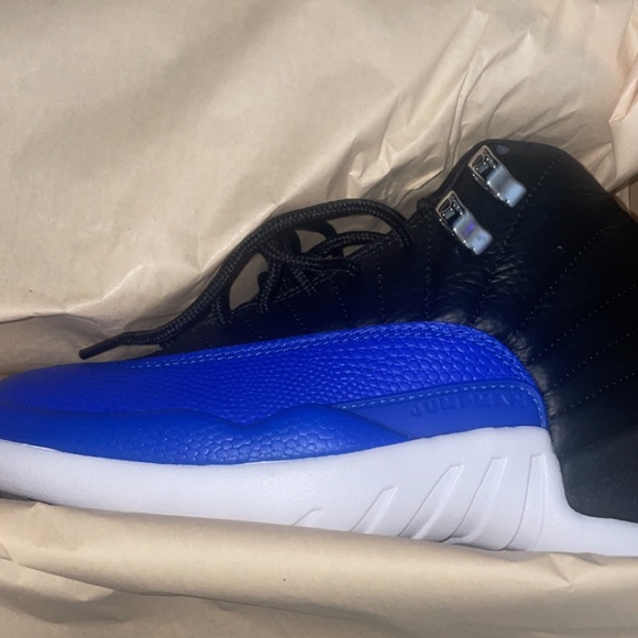 Never worn brand new out the box - Picture 2 of 2